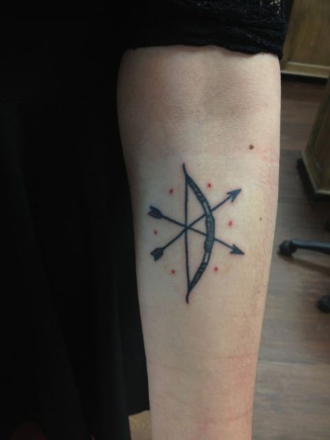 Tatuaje de flecha: ¡Significado, variaciones y más de 60 ideas e imágenes!