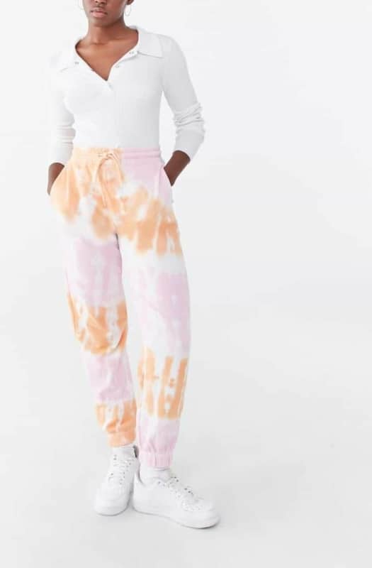 Pantaloni Tie-Dye: +40 look fantastici e dove comprarli!