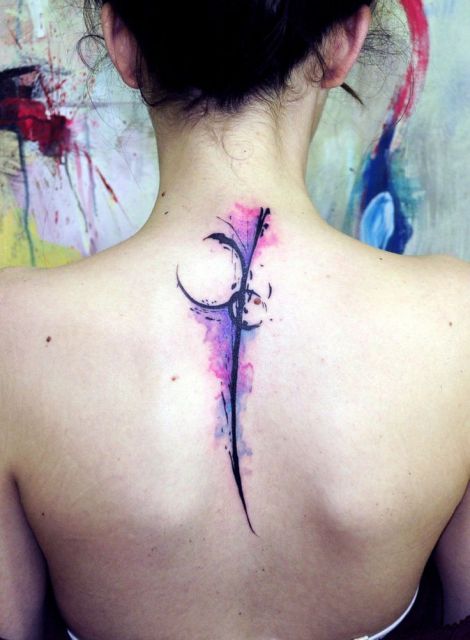 Tatuaggio sulla schiena femminile - 100 incredibili ispirazioni da amare!