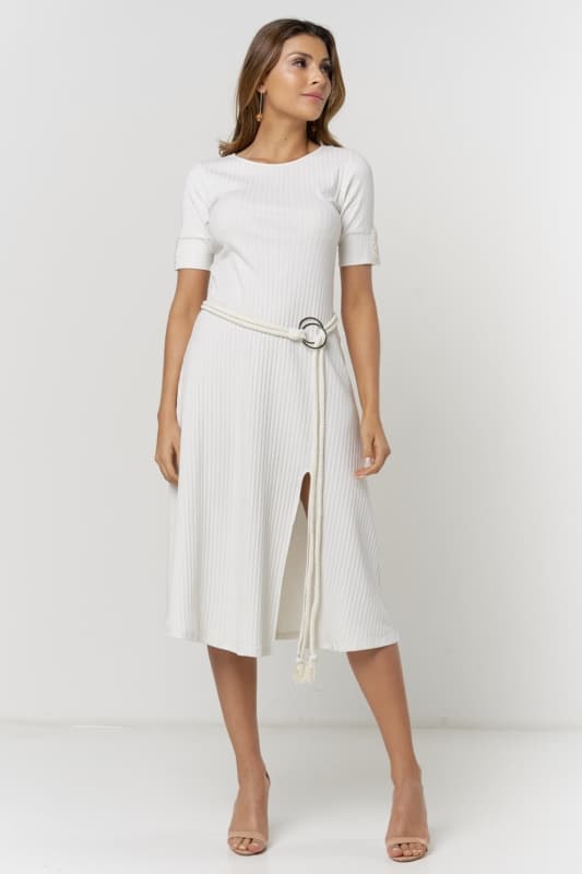 Robe blanc cassé : 50 styles magnifiques et romantiques à porter !