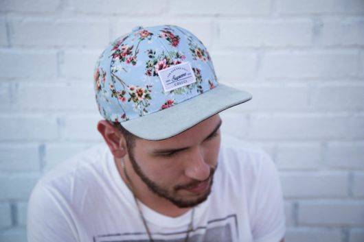 Comment porter une casquette pour homme – 60 looks, astuces et modèles pour s'inspirer !