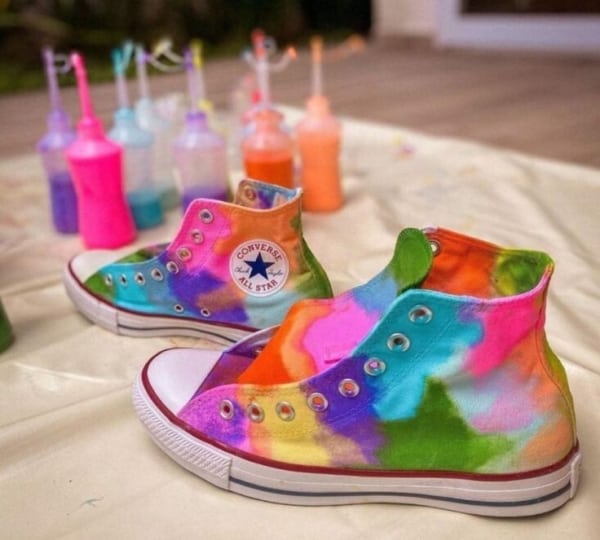 Tie-Dye Sneakers: + 6 Beautiful Models and Where to Buy!