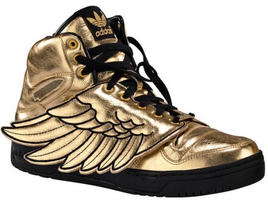 Sneakers metallizzate oro: marche, prezzi e idee per look completi!