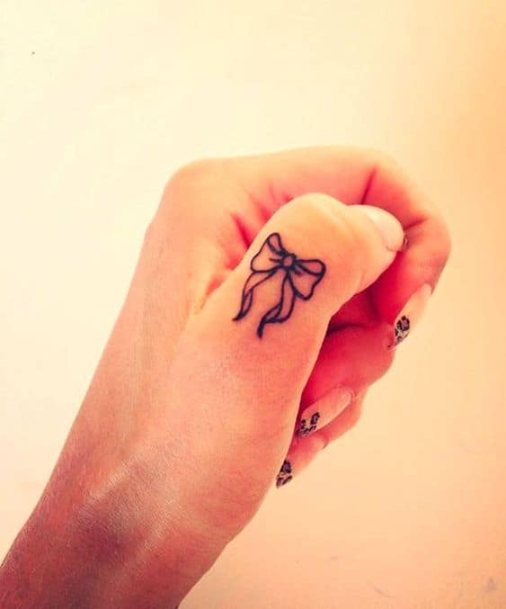 Tatuaje de lazo: significados + 42 ideas increíbles y apasionantes.