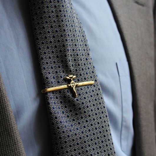 How to Wear a Tie Clip – Tips & 55 Modern Looks!
