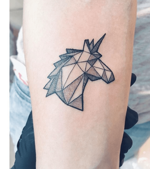 Tatouage Licorne : Signification & + 30 inspirations sensationnelles !