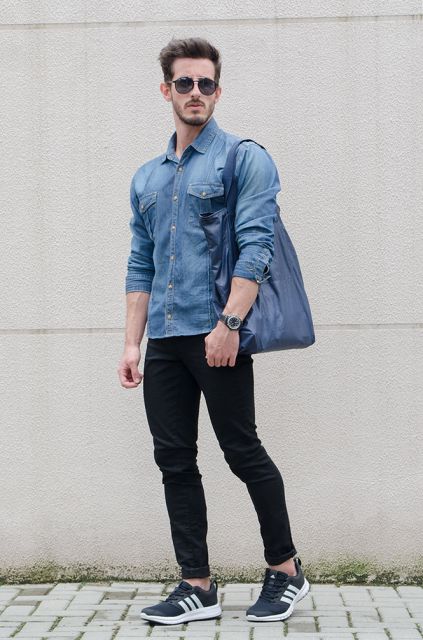 Looks con zapatillas negras: 106 inspiraciones increíbles para hombres y mujeres