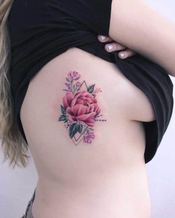 Tatouage Pivoine – 37 Magnifiques inspirations de tatouage avec la fleur !
