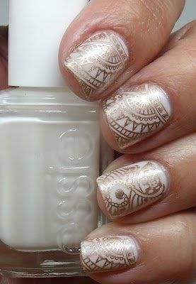 Learn all about easy-to-do-it-yourself decorated nails