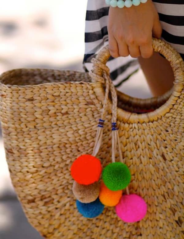 Bolso con Pompón: ¡Sigue esta Tendencia! – ¡35 Looks y Modelos!