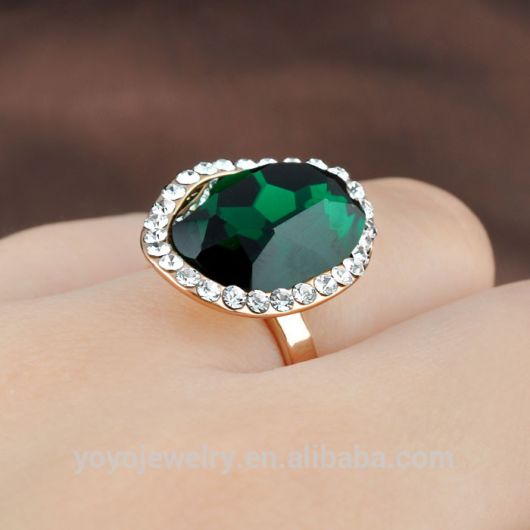 Rings with stones: 66 exciting models, meanings and + tips on how to wear them!