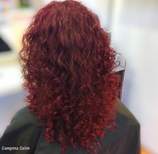 Cheveux roux bordeaux – 43 idées passionnées et conseils précieux !