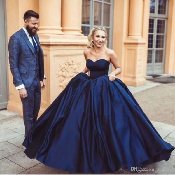 Robe de mariée bleue – 51 modèles et tons pour impressionner !
