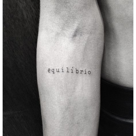 EQUILIBRIUM Tattoo ➞ +45 idées et polices pour s'inspirer !