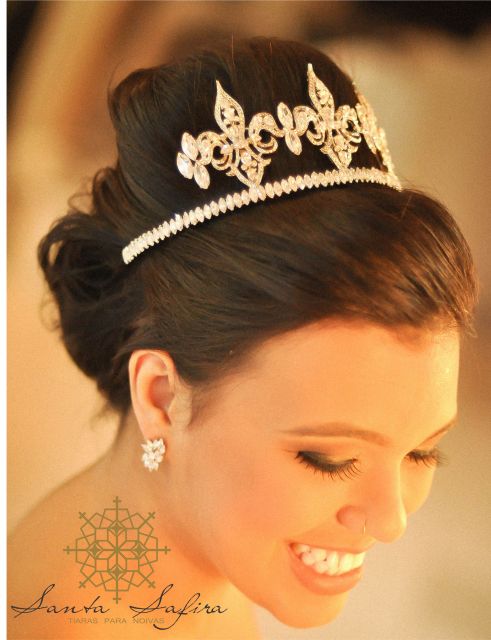 Acconciature per la corona da sposa: 35 bellissime idee per il grande giorno!