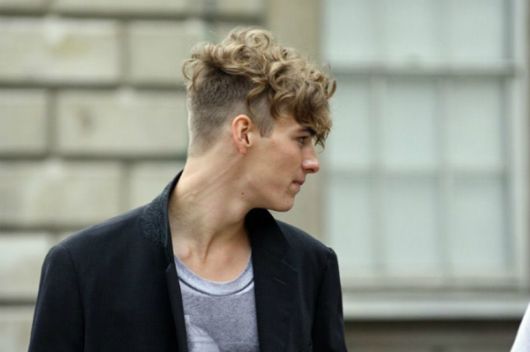 Men's wavy hair: How to care for it and 40 styles!