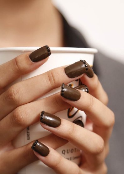 Vernis à Ongles Marron : Marques, prix, tutos et 37 modèles à copier !