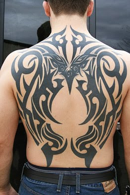 Tatouage tribal homme : significations, prix et 90 idées étonnantes