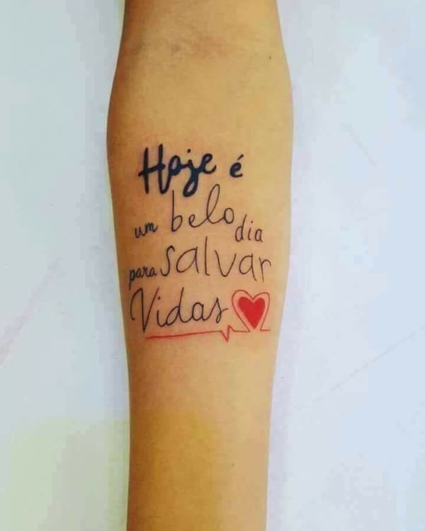 Tatuaje de enfermería: ¡40 ideas para los amantes de la profesión!