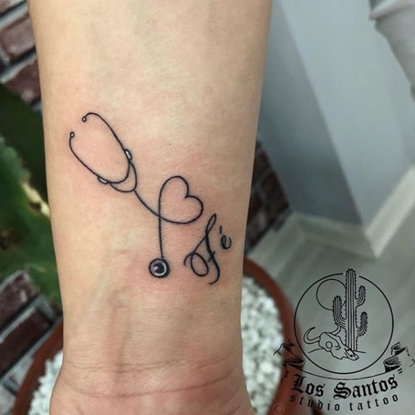 Tatuaje de enfermería: ¡40 ideas para los amantes de la profesión!