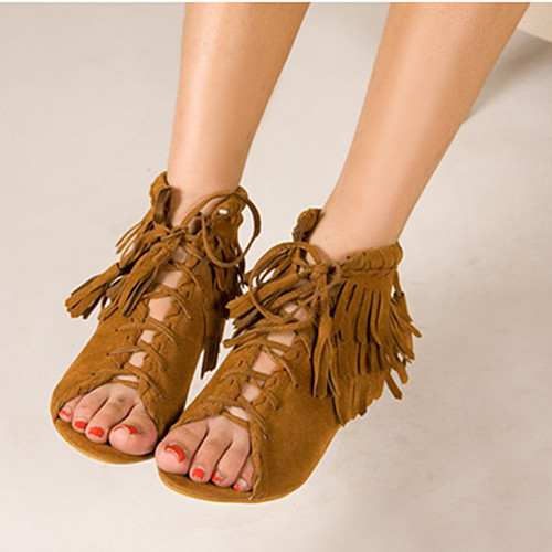 Sandales à franges : comment être magnifique avec elles !