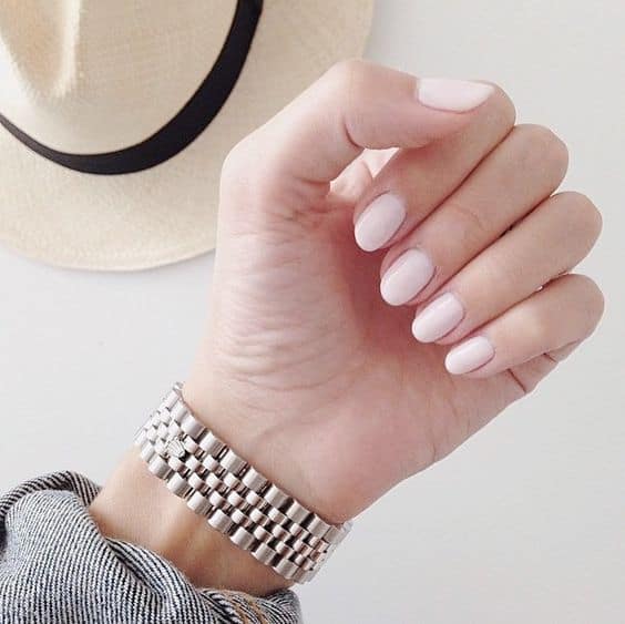 Oval Nail: +38 Spectacular Ideas and How to File Yours!