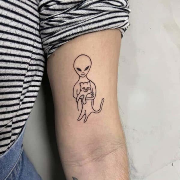 Tatuaje ET: ¡50 ideas creativas de tatuajes alienígenas!