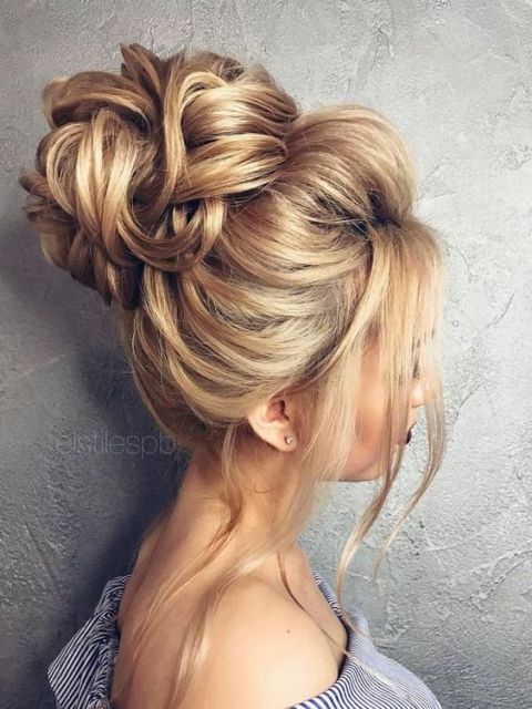 Bun with pompadour: inspirations and how to do it step by step!