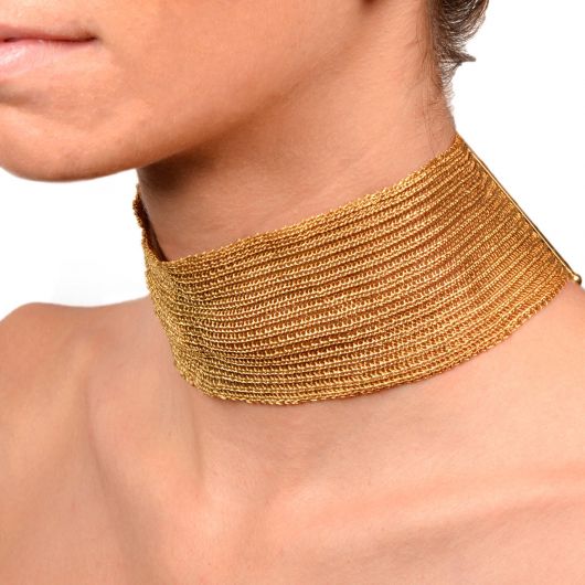 Gold choker: photos, tips and looks