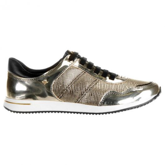 Metallic Silver Sneakers: Brands, models, photos and everything about this trend!