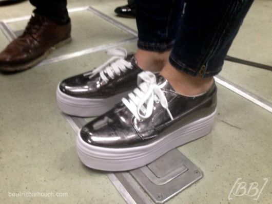 Sneakers argento metallizzato: marche, modelli, foto e tutto ciò che riguarda questa tendenza!