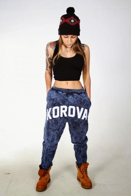 Pantaloni Korova: cosa sono, come indossarli e 80 stili e look
