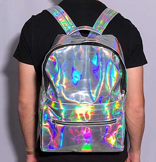 Sac à dos holographique - 40 beaux modèles pour que vous tombiez amoureux maintenant !