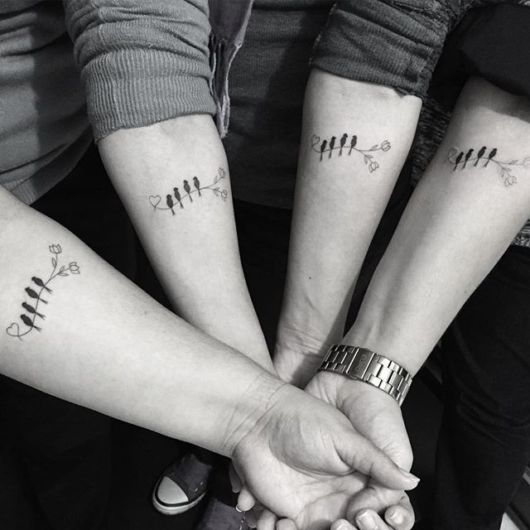 Tatuaje de hermanos: ¡90 ideas para honrar el amor fraternal!