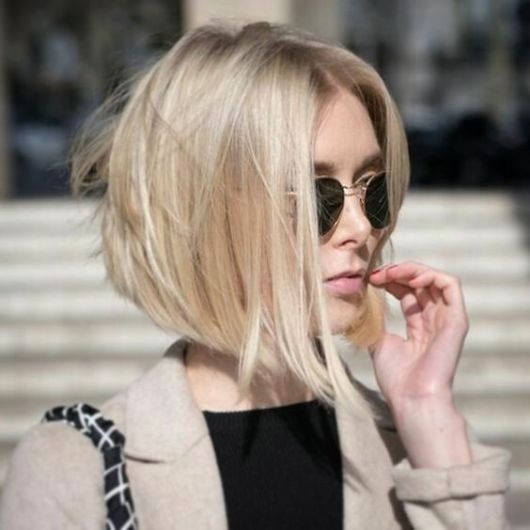 Cheveux raides courts – 54 coupes modernes et complètement divines !