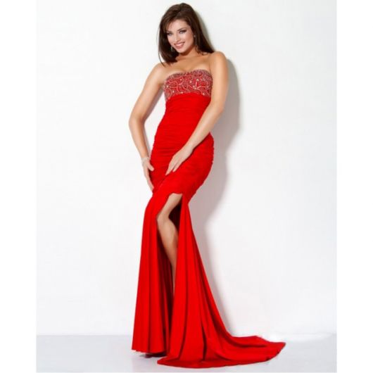 Red prom dress – photos, models and tips on how to choose!