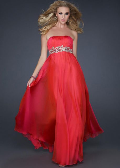 Red prom dress – photos, models and tips on how to choose!