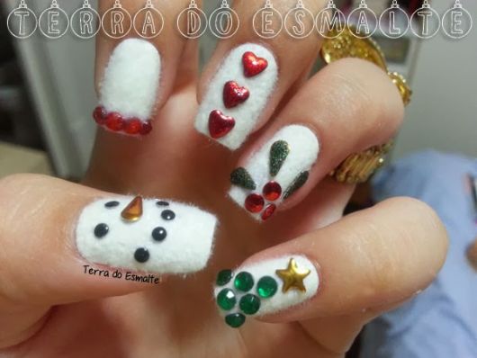 Ongles décorés pour Noël : étape par étape et plus de 80 idées !