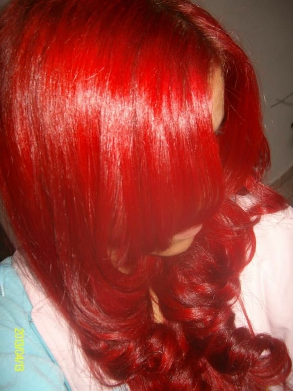 Comment enlever le rouge des cheveux