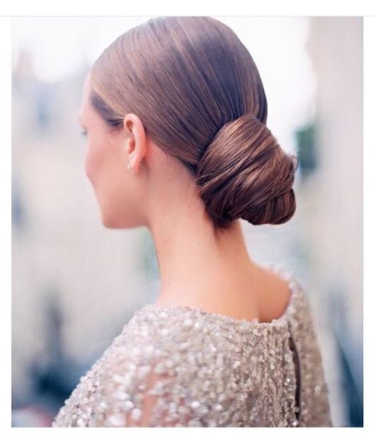 Low bun – 42 Inspirations with Beautiful and Romantic Hairstyles!