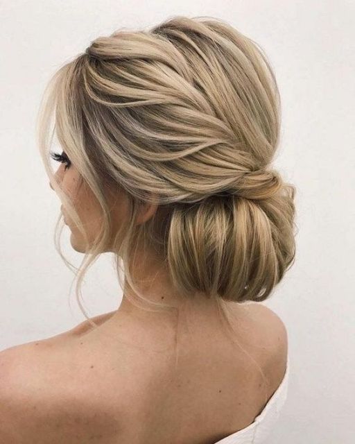 Low bun – 42 Inspirations with Beautiful and Romantic Hairstyles!