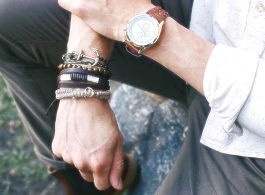 Consigli e tipologie di bracciali da uomo per rinnovare il look