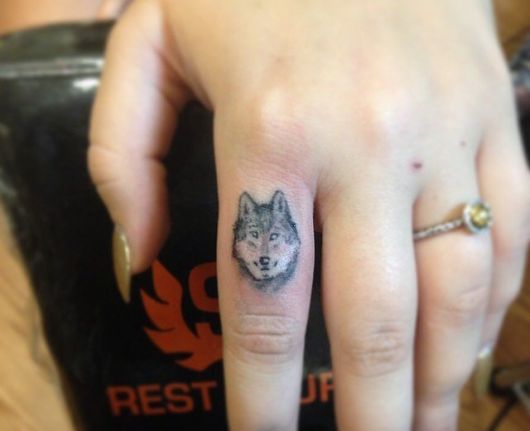 Tatuaje de lobo: ¡90 ideas y significados geniales!