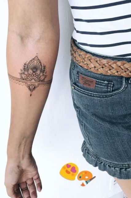 Tatuaje de antebrazo femenino: ¡62 ideas maravillosas para mujeres!
