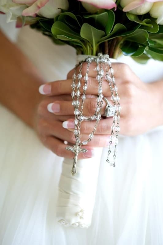 Rosary for the bride – 49 beautiful options, how to use it and where to buy it!
