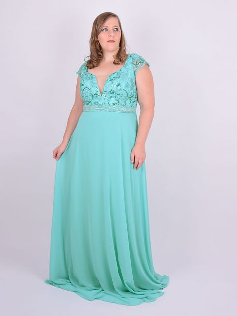 Plus size long dress: how to wear it with 50 amazing models and tips!