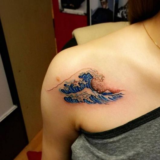 Tatuaje de olas: ¡significado y 35 ideas para inspirarte!