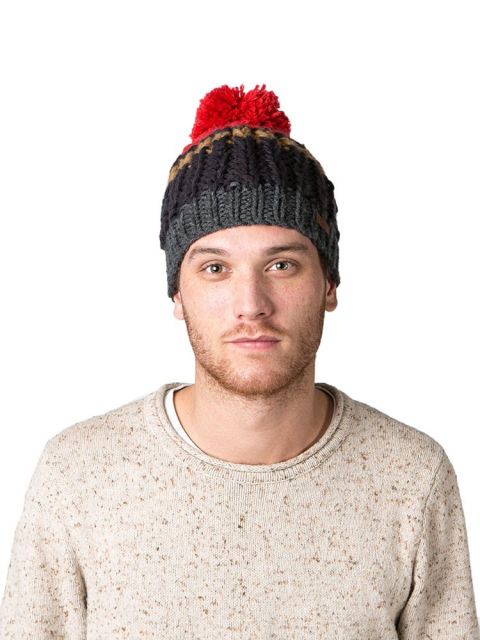 Comment porter une casquette pour homme – 80 idées de looks incroyables et astuces !