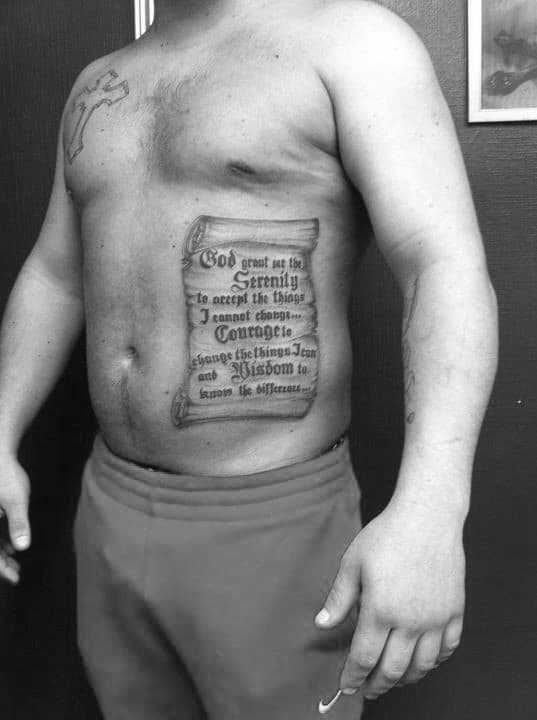 Tatuaje de pergamino ➞ ¡+45 ideas de tatuajes INCREÍBLES!
