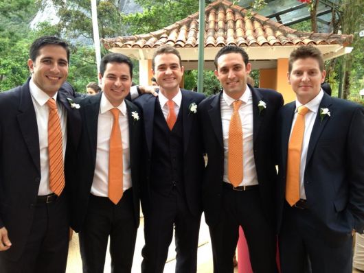 Learn how to choose ties for groomsmen